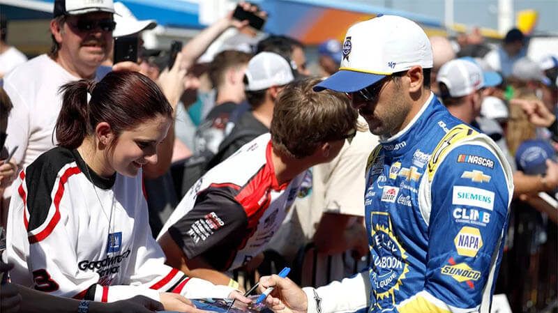 ���� ������ ����� �� �������: ������� ��� ������ � ����� ���������� ������ ����� NASCAR