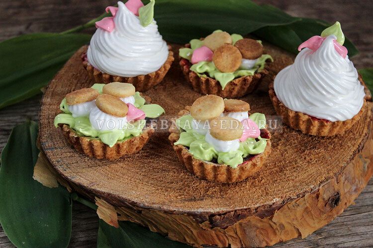 Ностальгия по десертам: как приготовить корзинки с белковым кремом в стиле СССР