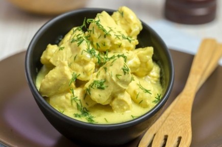 Как удивить семью азиатским блюдом: курица в кокосовом молоке с яркими специями