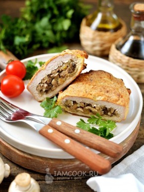 Традиционная отбивная с грибами, которая украсит любой праздничный стол