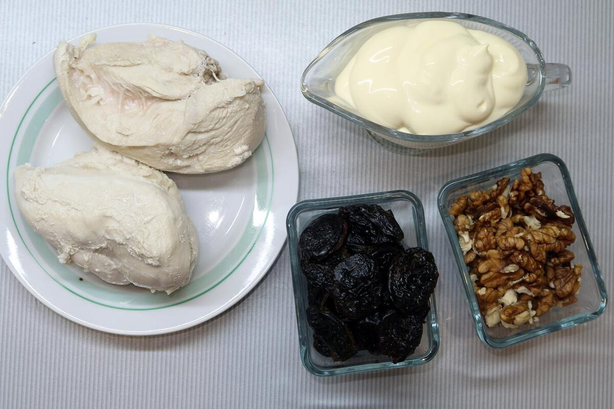 Салат с курицей и черносливом: идеальный рецепт для праздничного стола