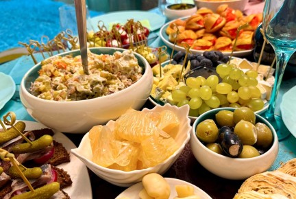 Как домашние праздники создают счастье: волшебство застолья