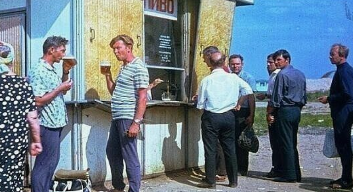 Чешущий пивной справедливости: как пили в СССР