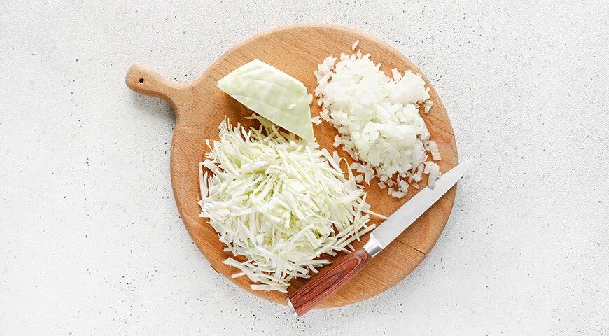 Пирог с капустой на кефире: простой и вкусный рецепт для всей семьи