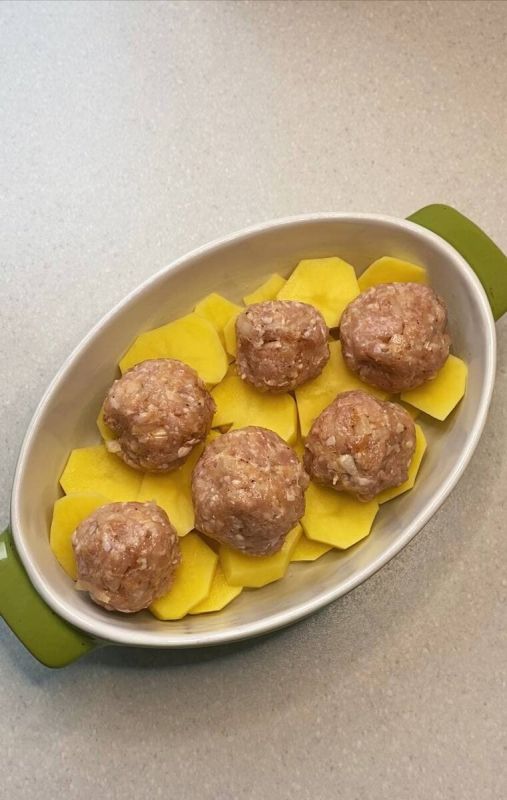 Сливочный картофель с фрикадельками: быстро и вкусно