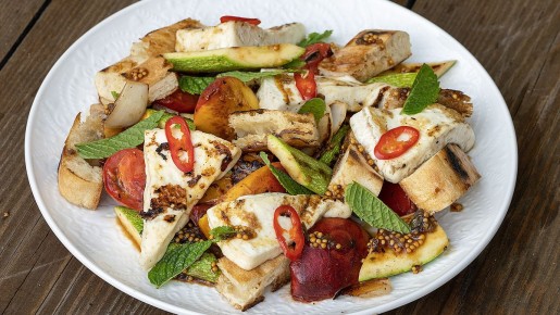 Летний салат с кабачками и свежими овощами для вашего стола