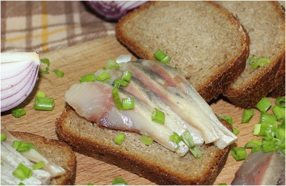 Сельдь пряного посола и селёдочное масло