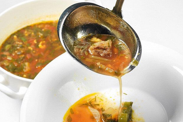 Весенние ароматы на тарелке: как приготовить зеленый борщ