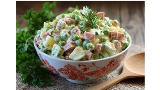 Популярные вариации салата «Оливье»: от классики до необычных сочетаний