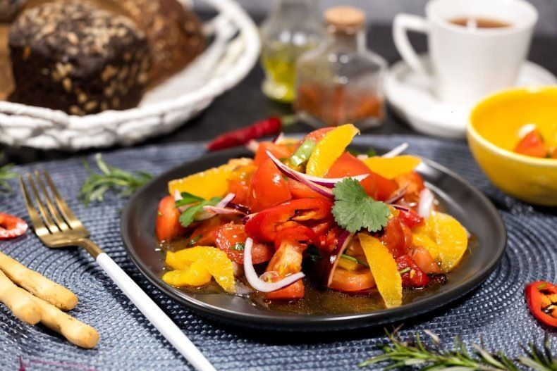 Салат из Марокко: запеченные перцы и красные апельсины