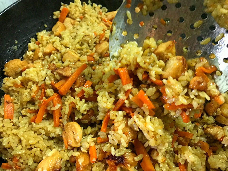 Ленивый плов с курицей: как приготовить вкусно и быстро