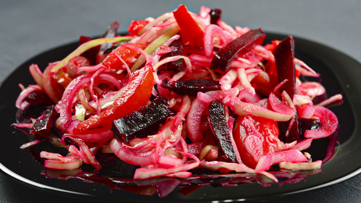 Свекольный салат «Настроение»: яркий вкус и отличное настроение на вашем столе