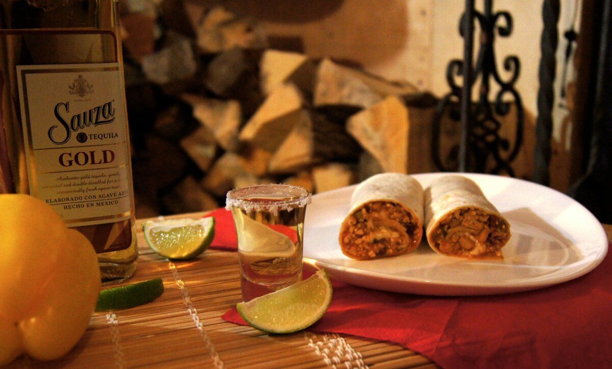 Нежданное мексиканское наслаждение в компании друзей