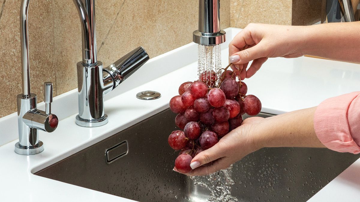 Как правильно мыть ягоды: советы для здоровья