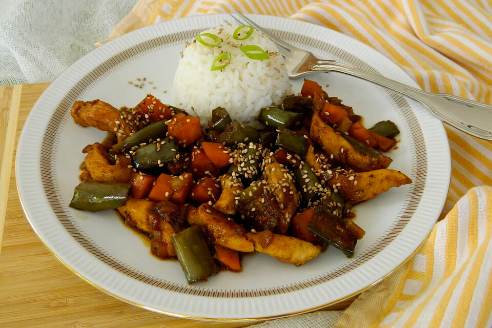 Согревающее блюдо: Баклажаны с курицей в кисло-сладком соусе