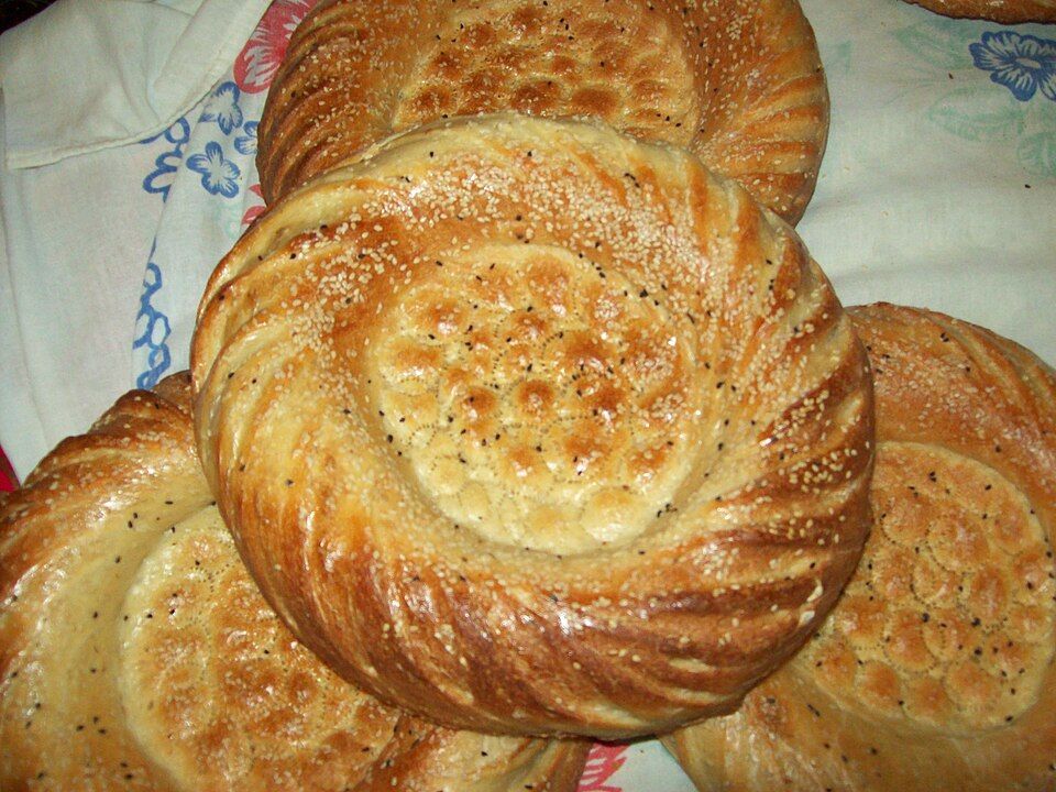 Тандырные лепешки: искусство хрустящей корочки и нежной сердцевины