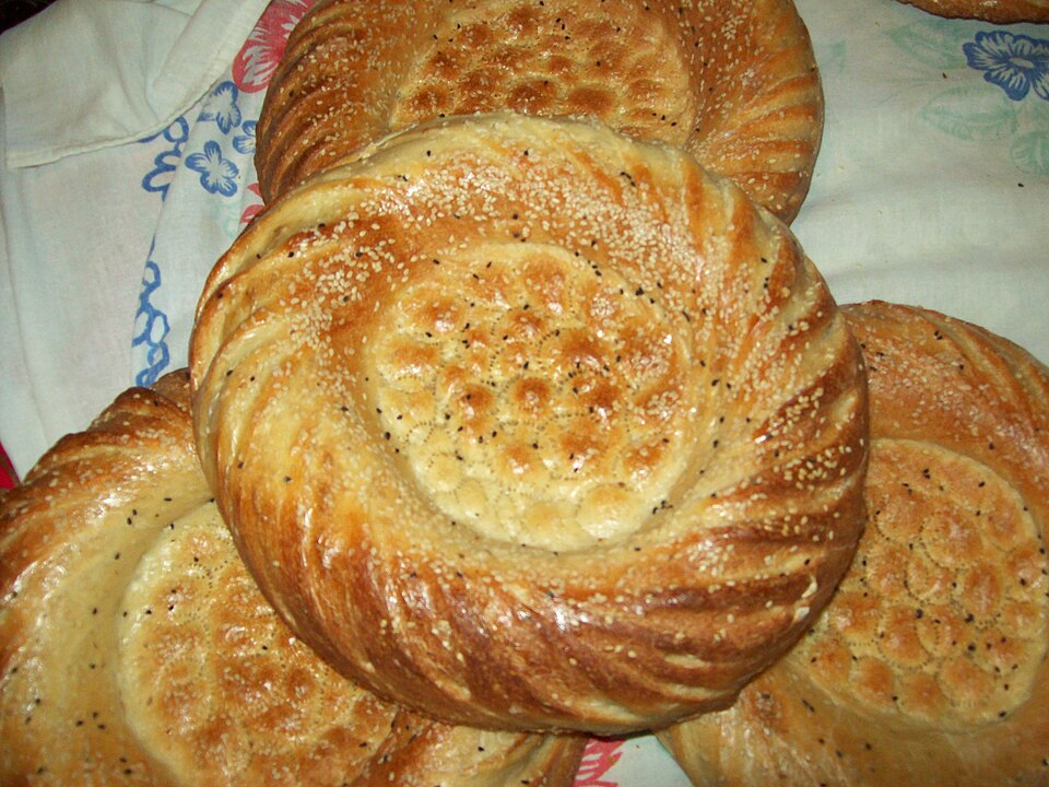 Тандырные лепешки: искусство хрустящей корочки и нежной сердцевины