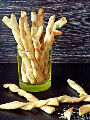 Хрустящие хлебные палочки без дрожжей: новый взгляд на привычную закуску