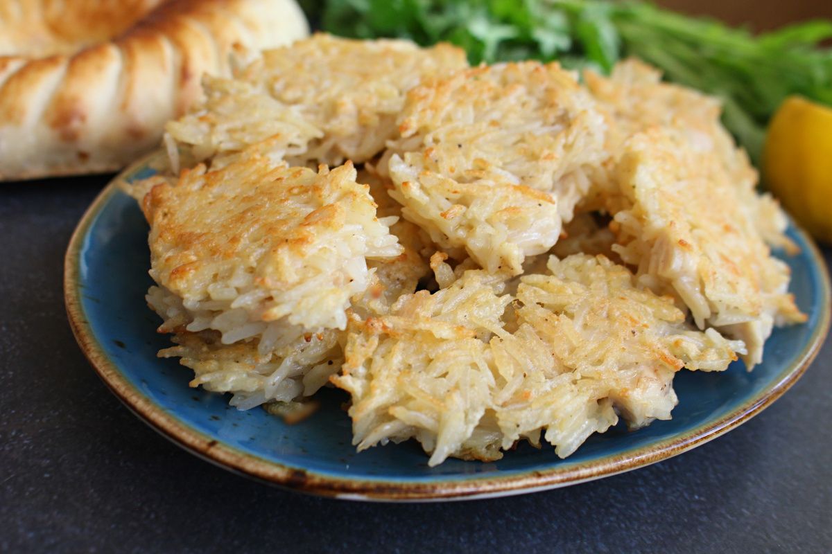 Необычные рисовые оладьи с курицей для быстрого перекуса