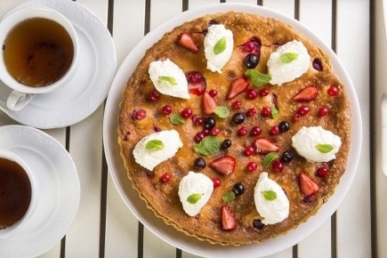 Простой ягодный пирог: идеальное лакомство к чаю за три шага