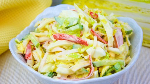 Праздничный салат с пекинской капустой и крабовыми палочками, который стоит попробовать