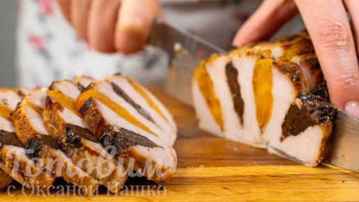 Необычный мясной рулет с сухофруктами для вашего праздничного стола