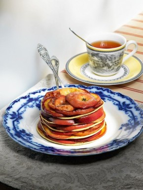 Вкусное путешествие: необычный блинный торт с яблоками