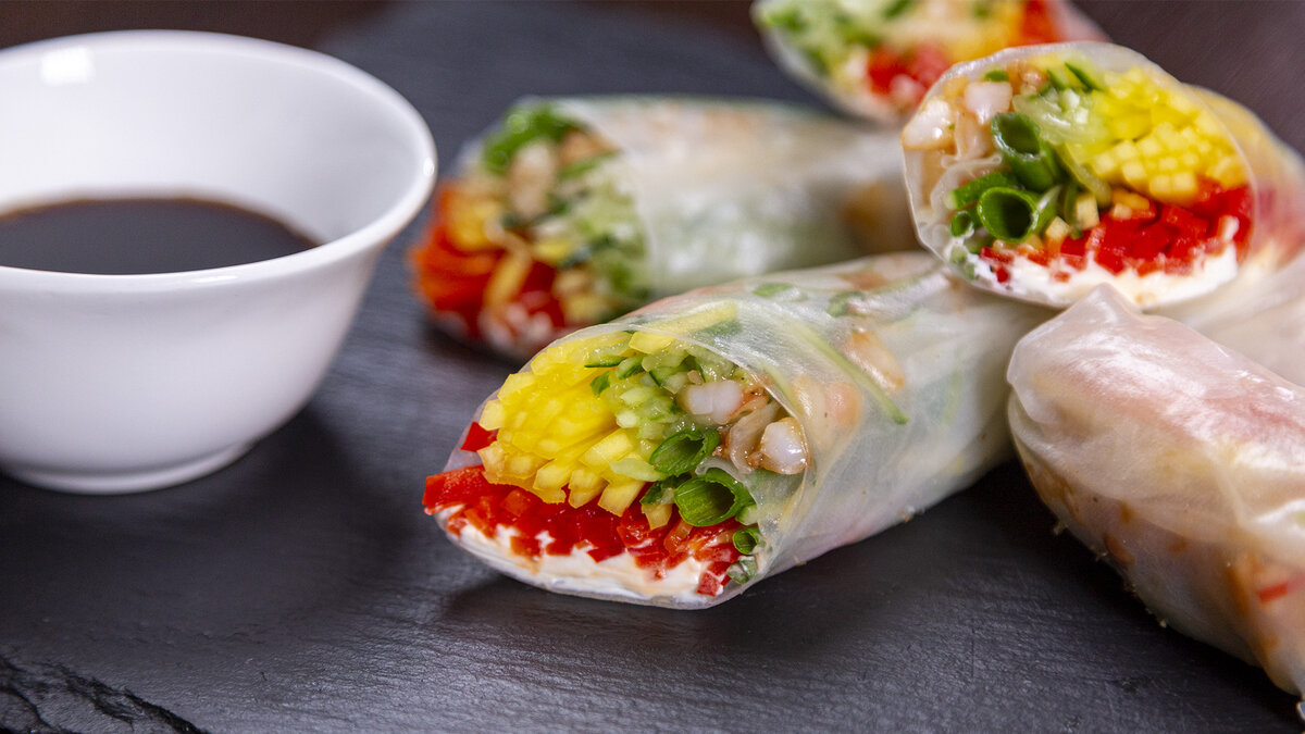 Погружение в Азию: Спринг роллы с креветками и манго