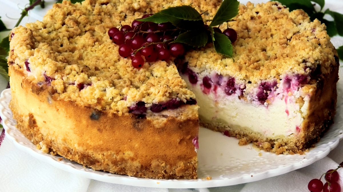 Летние десерты: как подготовить идеальный пирог с красной смородиной