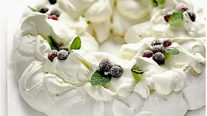 Как сохранить безе: секреты стойкой меренги на вашем десерте