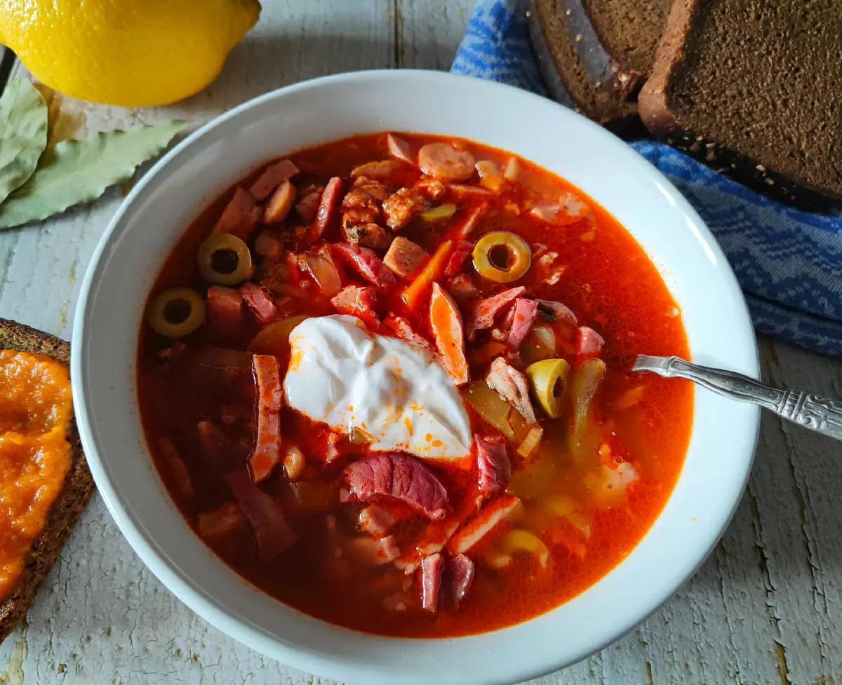 Сборная мясная солянка: простое удовольствие из остатков