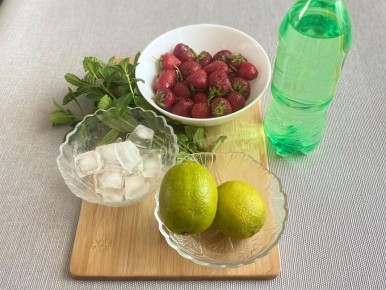 Сочный клубничный мохито: идеальный безалкогольный коктейль для жарких дней