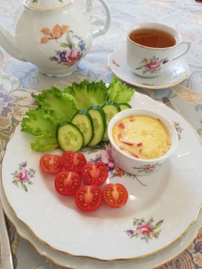 Сырный омлет с курицей и перцами: сытное утро на вашей кухне