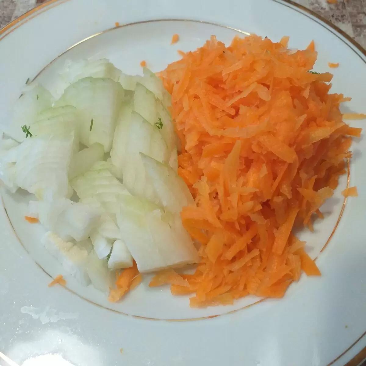 Ароматный куриный суп с клёцками: возвращение к детству