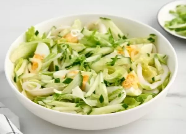 Салат с кальмарами: весеннее вдохновение с морским оттенком