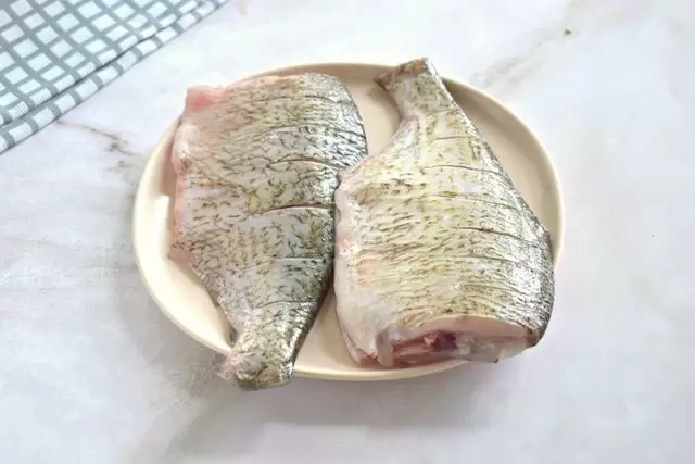 Как замариновать леща: простой рецепт для домашних праздников