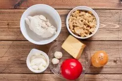 Пикантный салат с курицей и шампиньонами для любого случая