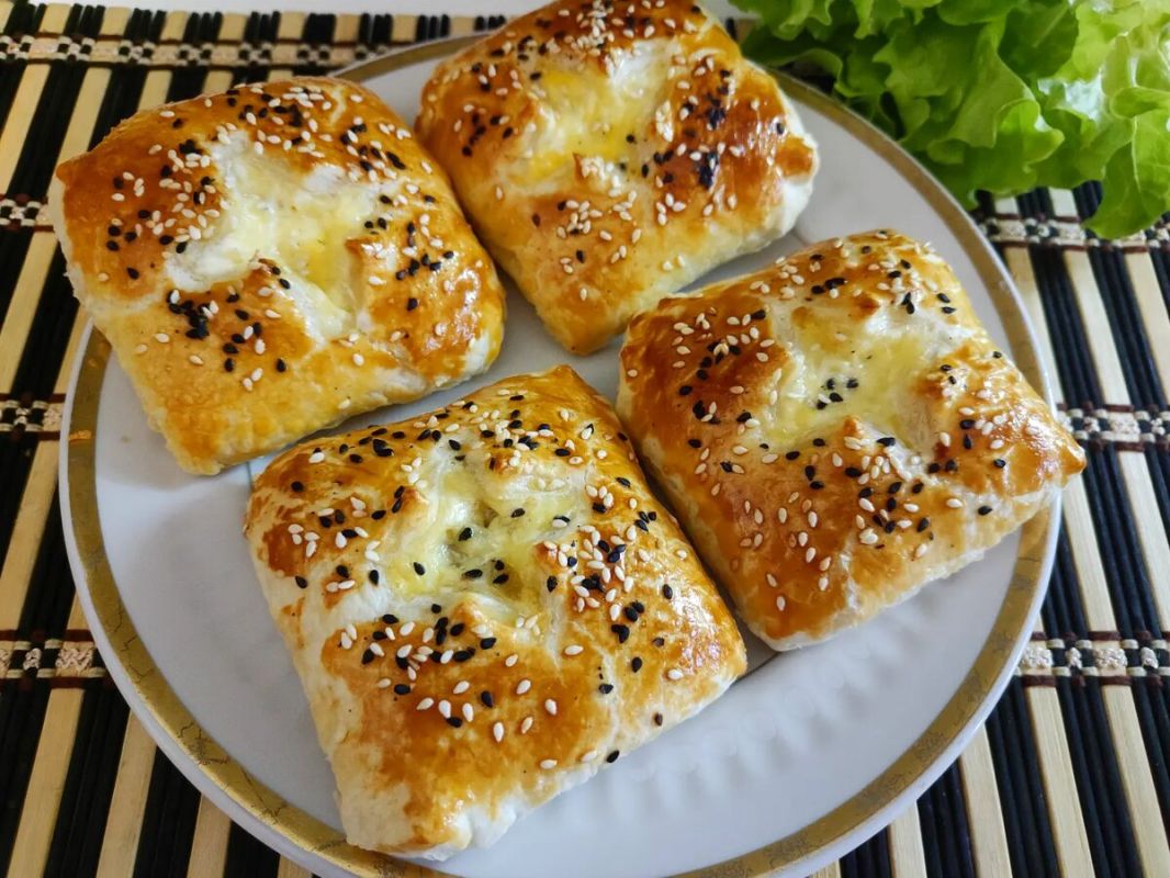 Готовим вкуснейшие слойки с грибами и сыром: легкий и аппетитный рецепт