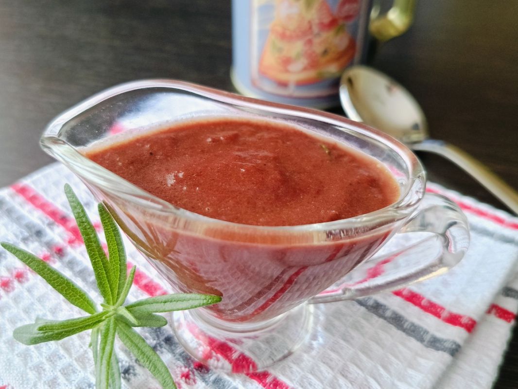 Вишневый соус: идеальное дополнение к мясным деликатесам