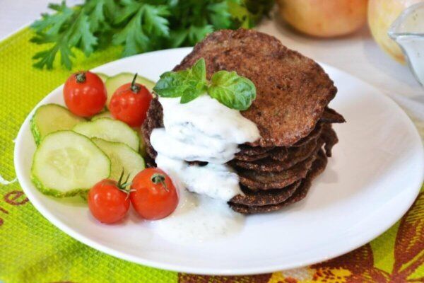Нежные печеночные оладьи: вкусное сочетание, которое удивит всех