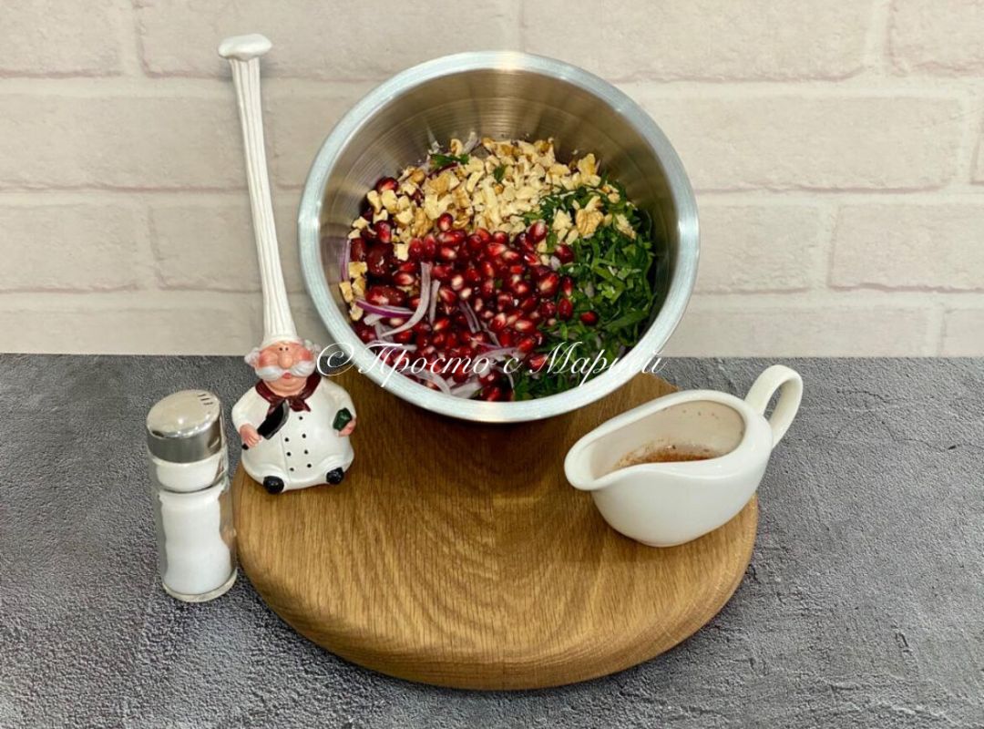 Яркий и вкусный салат без майонеза и куриного филе: идеальное решение для праздничного стола