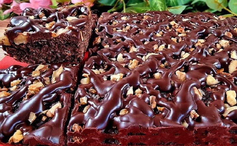 Вкусный десерт без сахара: как приготовить овсяно-банановый пирог с какао