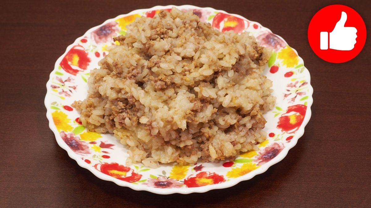 Приготовьте рисовую кашу с мясным фаршем